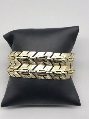 VTG Mid- Century Lisner Signed Wide Chevron Link Bracelet Runway Chic Gold Tone
